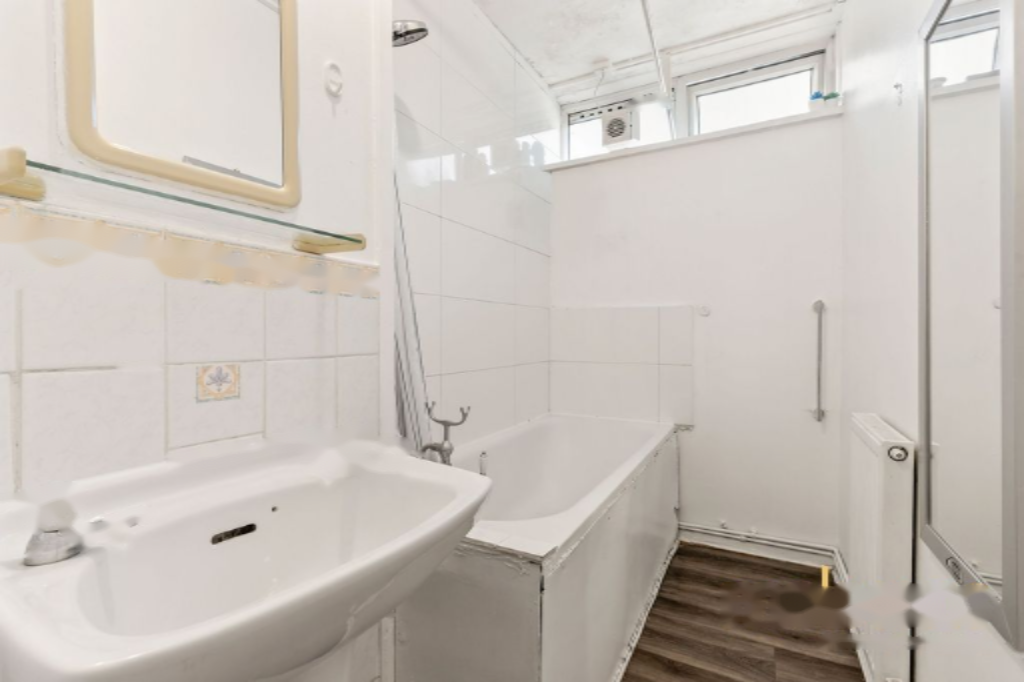 Flat in London, United Kingdom, 69 m² - picture 2