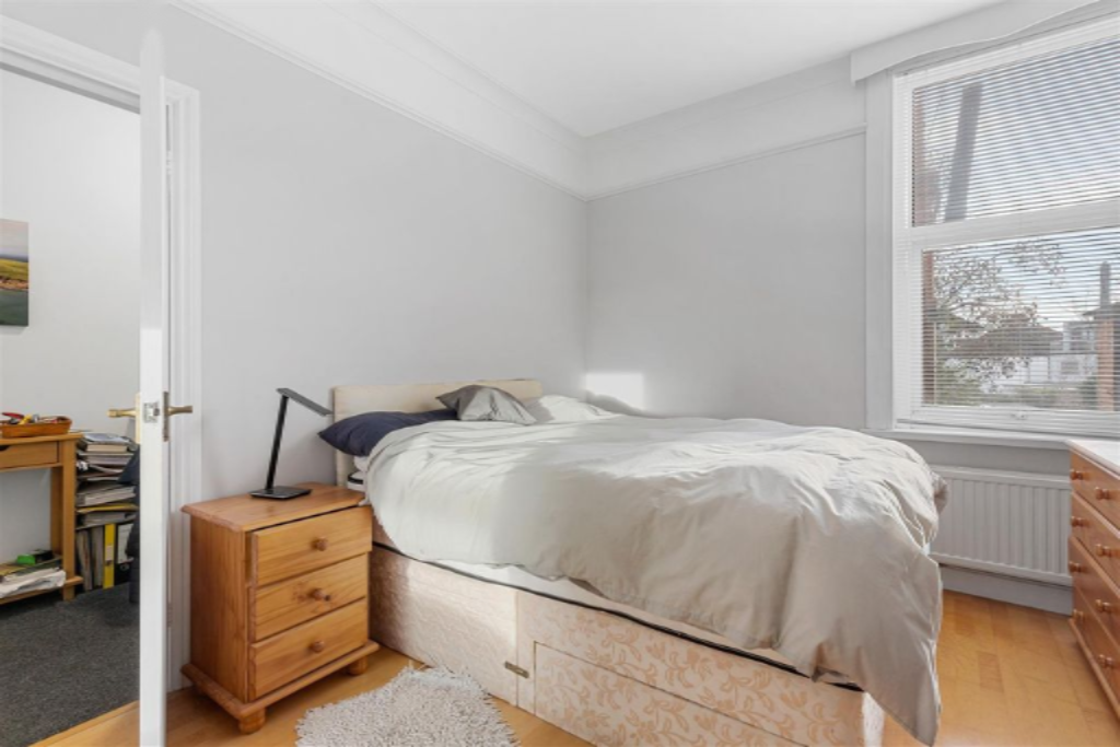 Flat in London, United Kingdom, 67 m² - picture 2