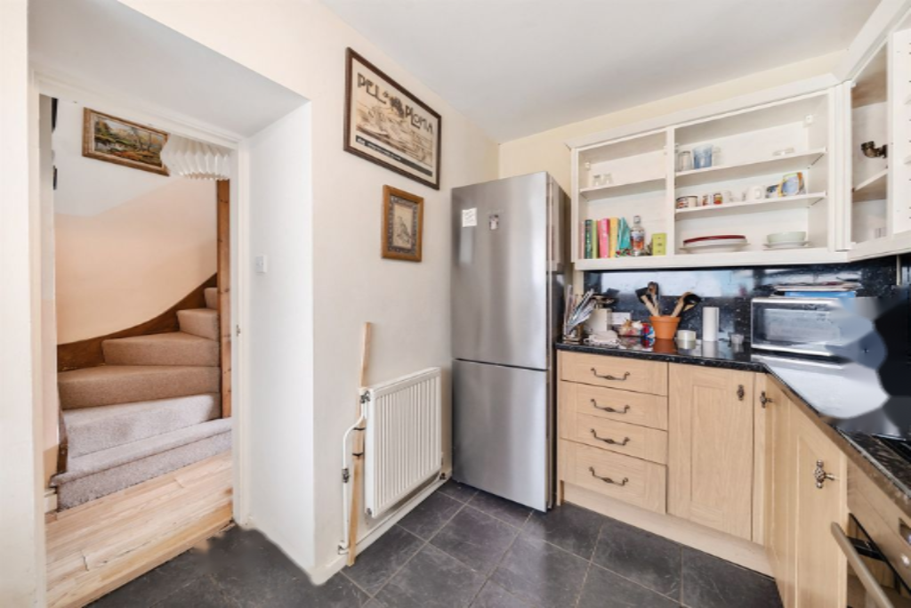 Flat in London, United Kingdom, 68 m² - picture 2