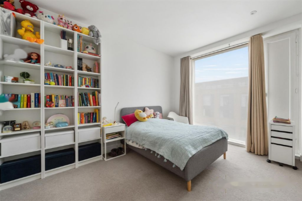Flat in London, United Kingdom, 195 m² - picture 3