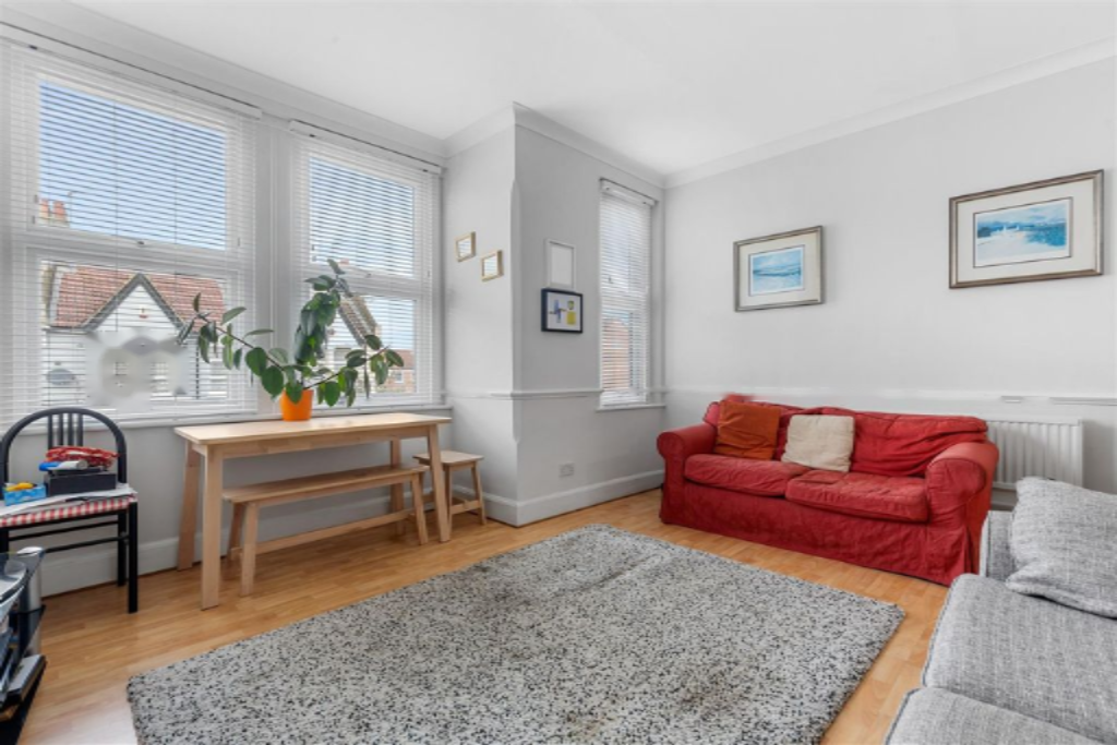 Flat in London, United Kingdom, 67 m² - picture 3