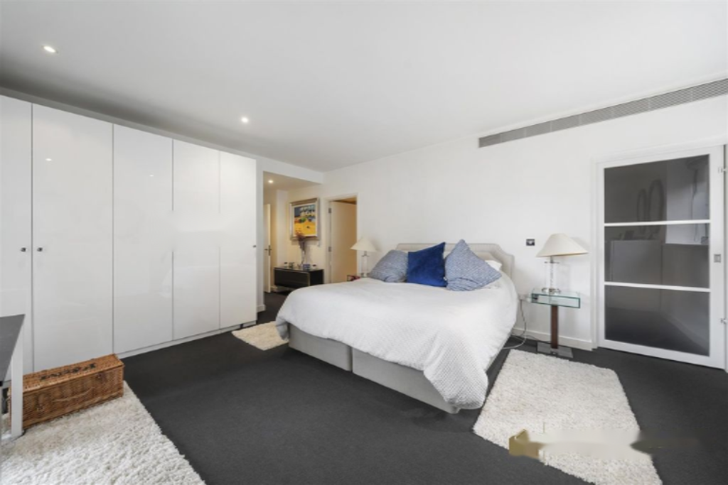 Flat in London, United Kingdom, 132 m² - picture 4