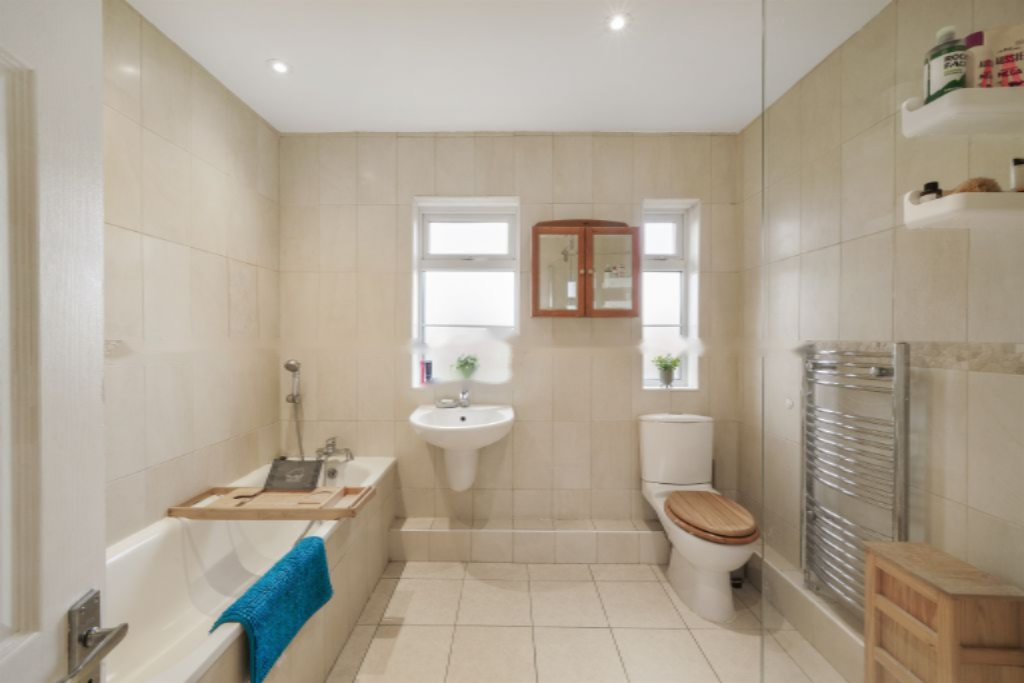 Flat in London, United Kingdom, 68 m² - picture 4