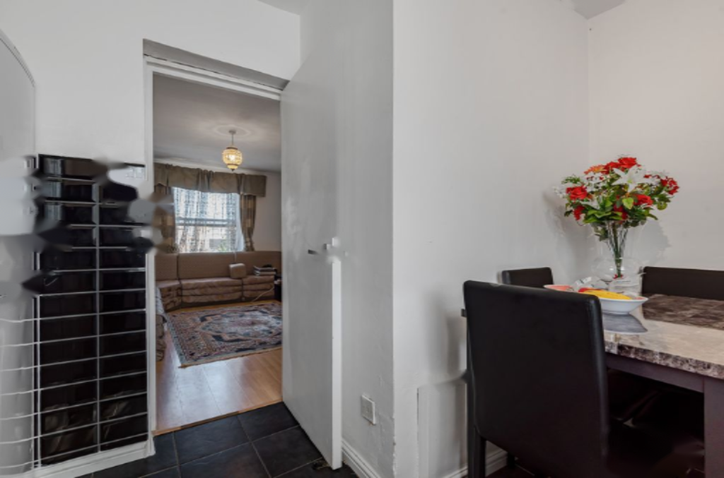 Flat in London, United Kingdom - picture 4