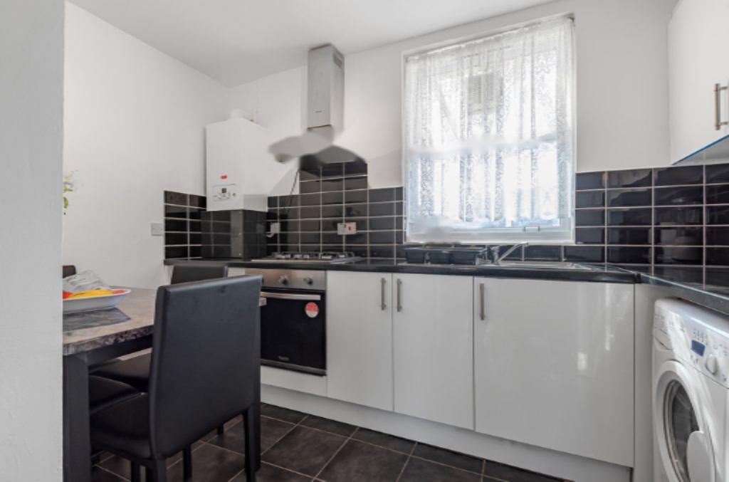 Flat in London, United Kingdom - picture 5