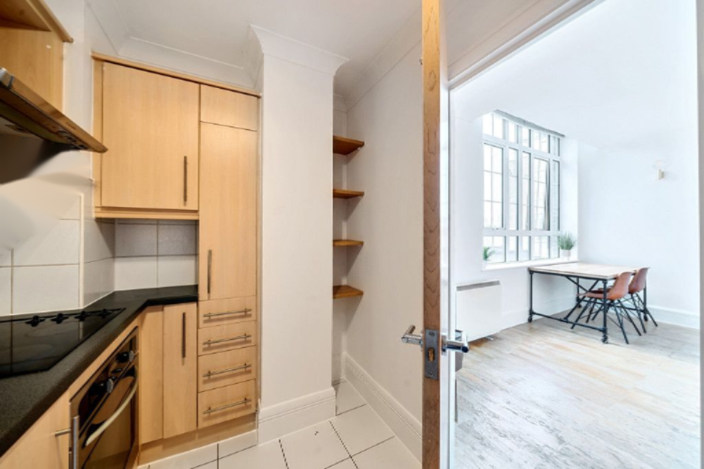 Flat in London, United Kingdom, 47 m² - picture 5