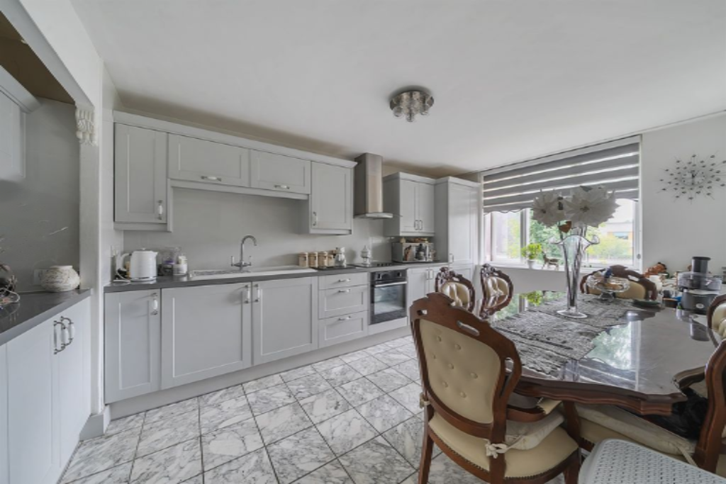 Flat in London, United Kingdom, 79 m² - picture 6