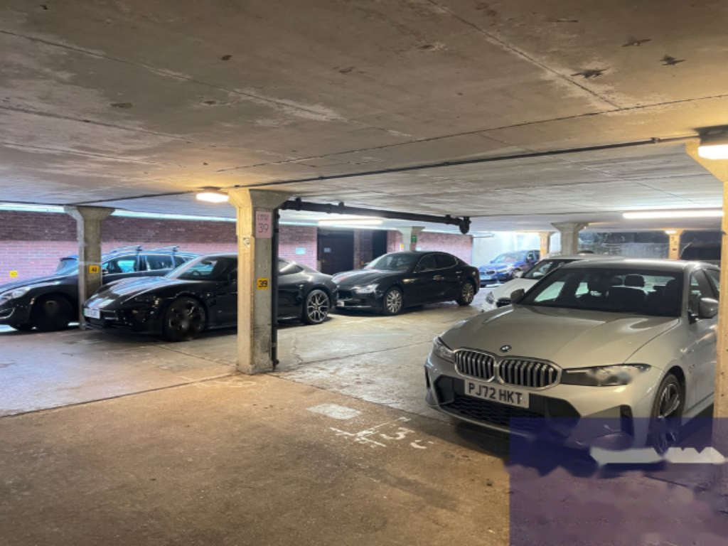 Flat in London, United Kingdom - picture 6