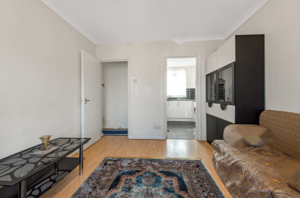 Flat in London, United Kingdom - picture 8