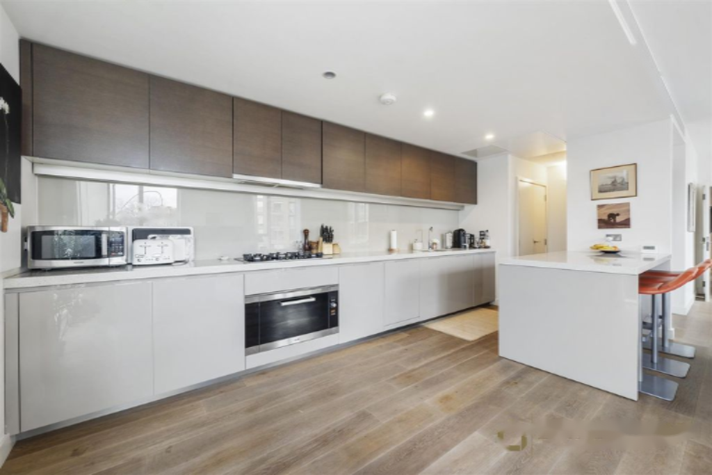 Flat in London, United Kingdom, 132 m² - picture 9