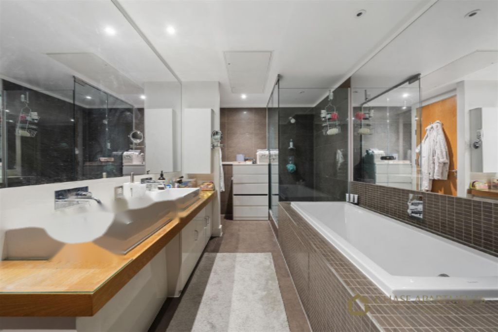 Flat in London, United Kingdom, 195 m² - picture 10