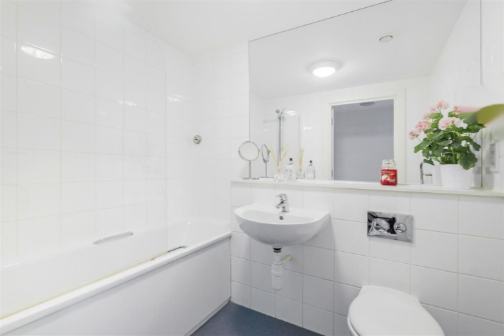 Flat in London, United Kingdom, 45 m² - picture 11