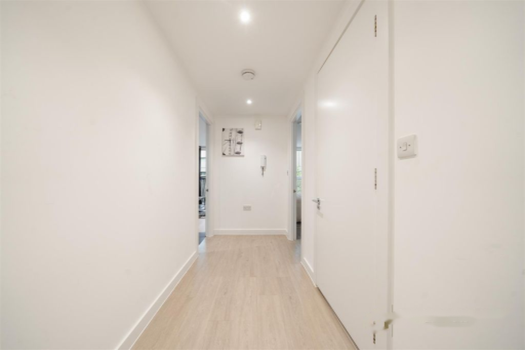 Flat in London, United Kingdom, 42 m² - picture 12