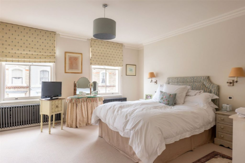 Flat in London, United Kingdom, 206 m² - picture 13