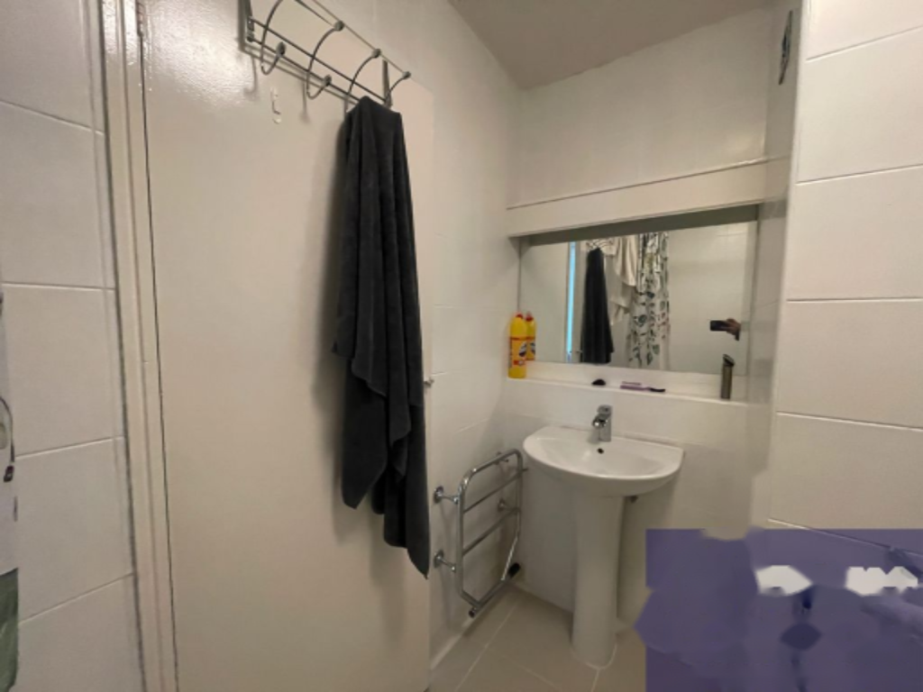 Flat in London, United Kingdom - picture 14