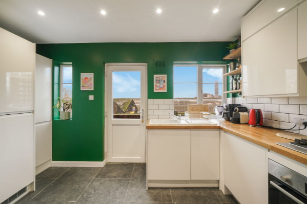 Flat in London, United Kingdom, 68 m² - picture 15