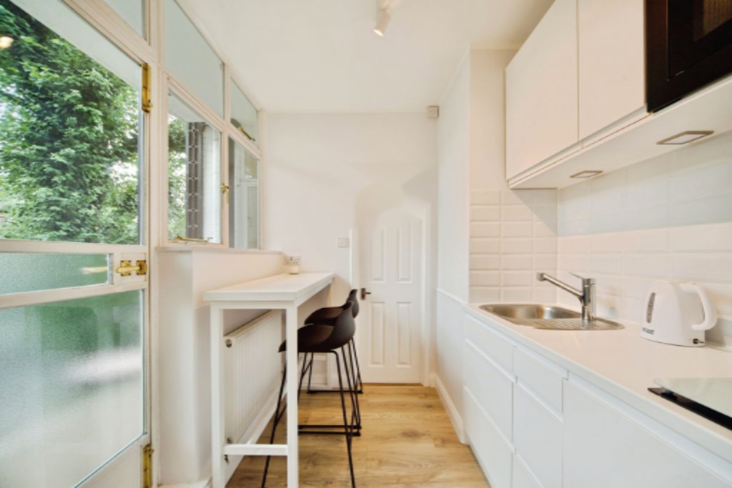 Flat in London, United Kingdom, 32 m² - picture 10