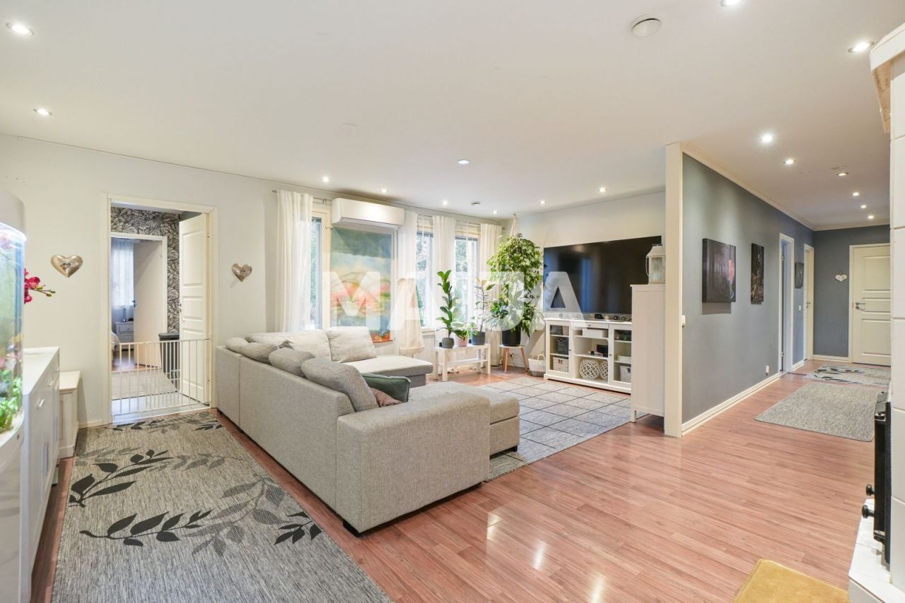 House in Loppi, Finland, 185.5 m² - picture 12