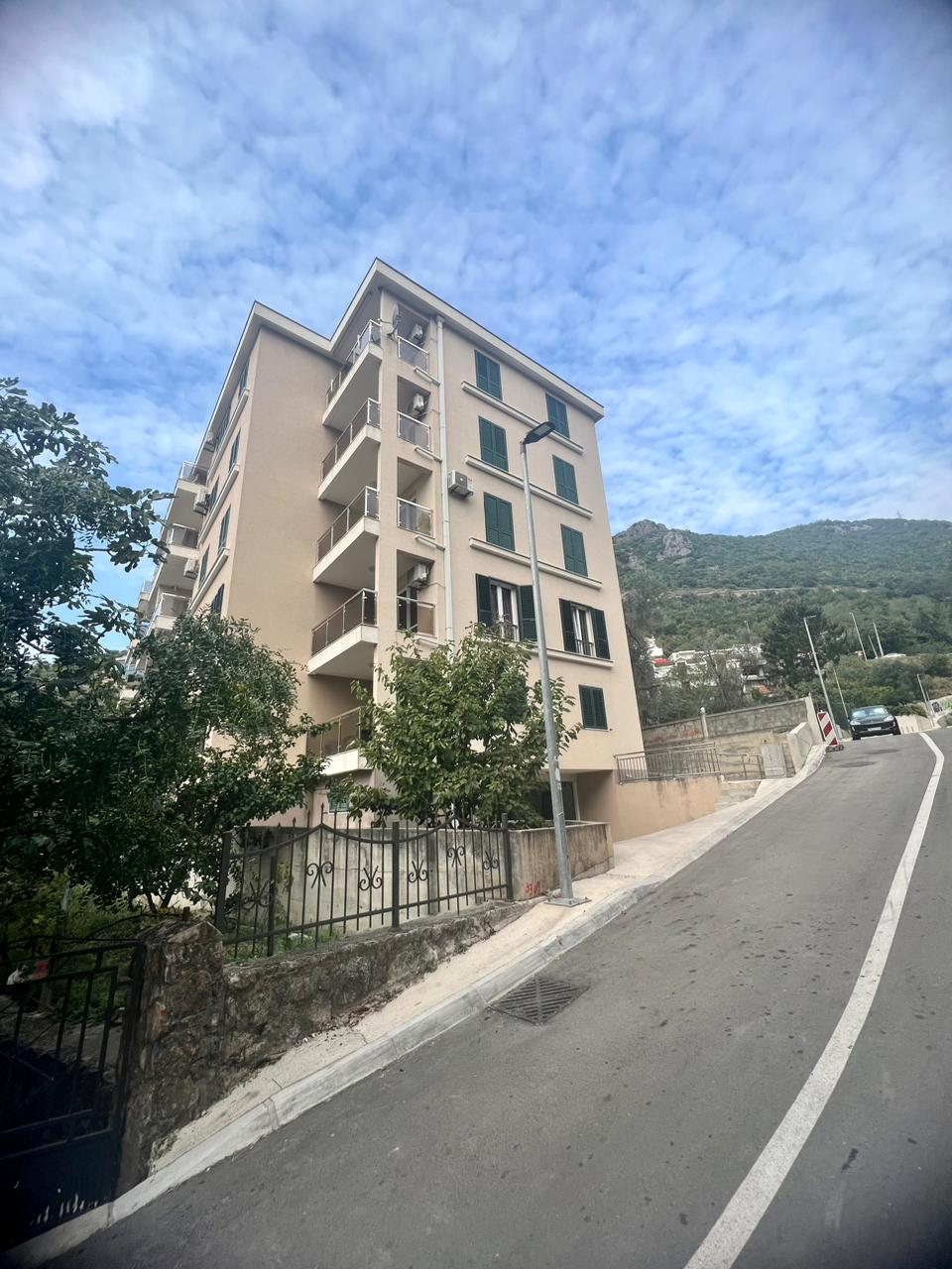 Flat in Becici, Montenegro, 69 m² - picture 2