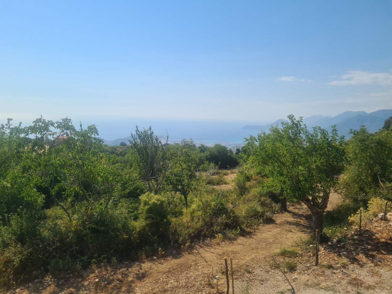 Terreno a Bar, Montenegro, 1 500 m2 - foto 1