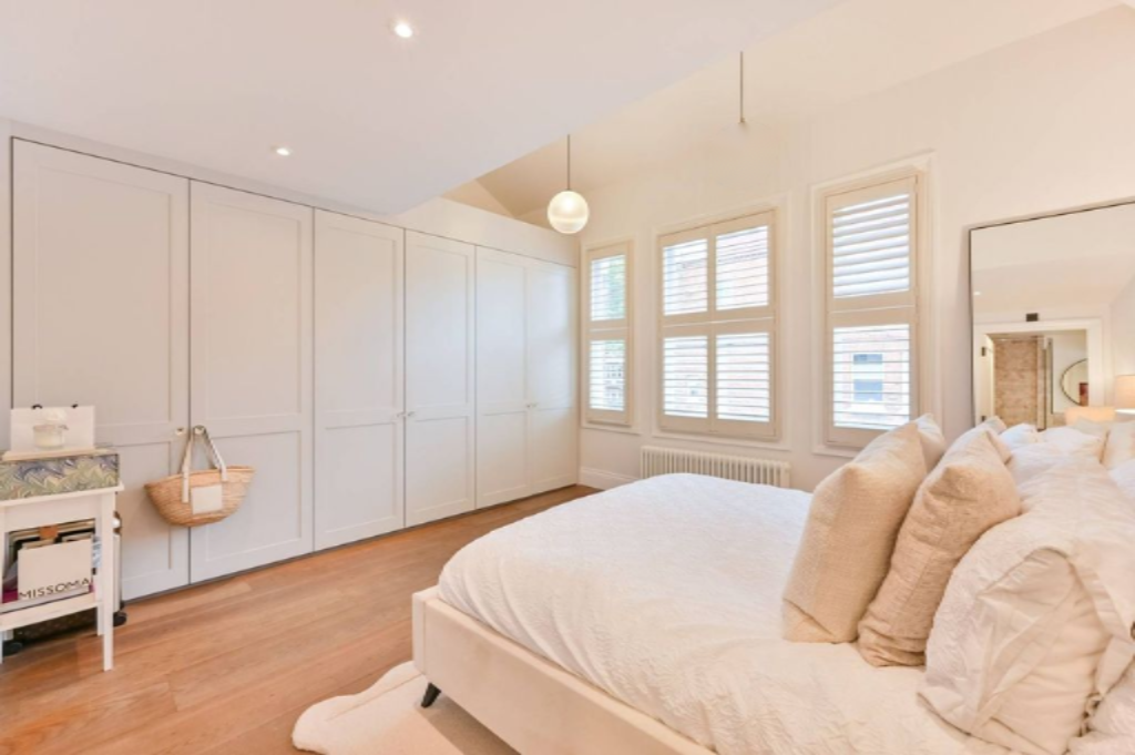 Flat in London, United Kingdom, 201 m² - picture 4