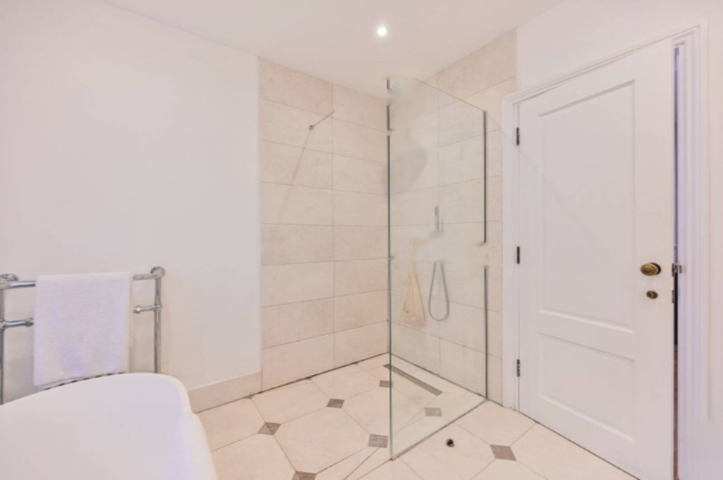 Flat in London, United Kingdom, 201 m² - picture 9