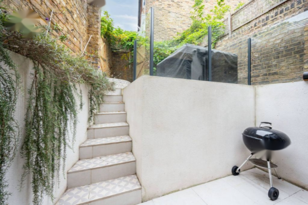 Flat in London, United Kingdom, 201 m² - picture 11