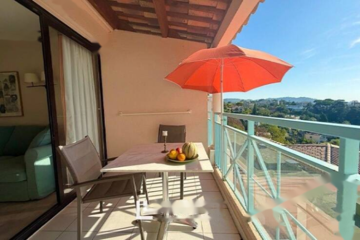 Flat in Cannes, France, 27 m² - picture 3