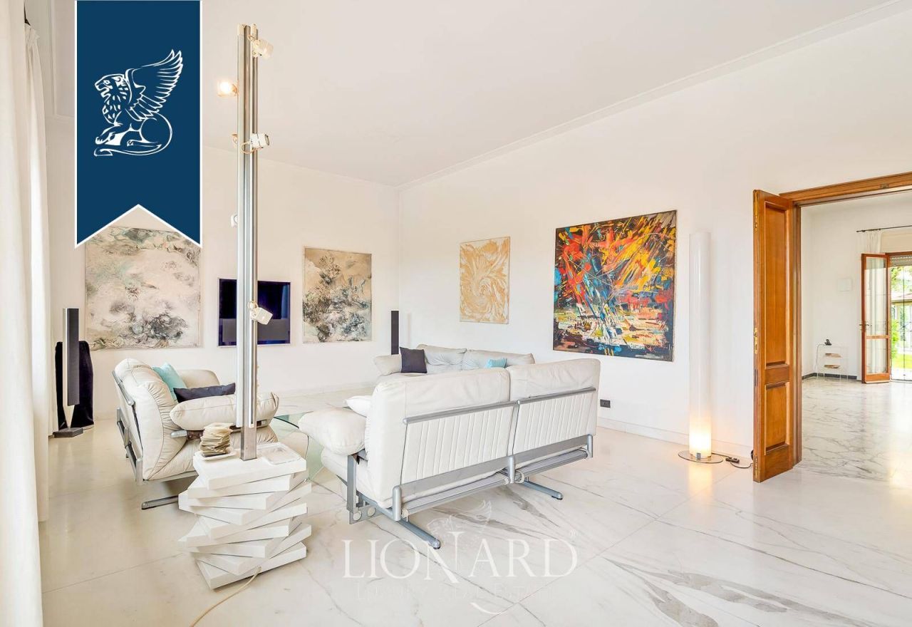 Villa in Forte dei Marmi, Italy, 650 m² - picture 12