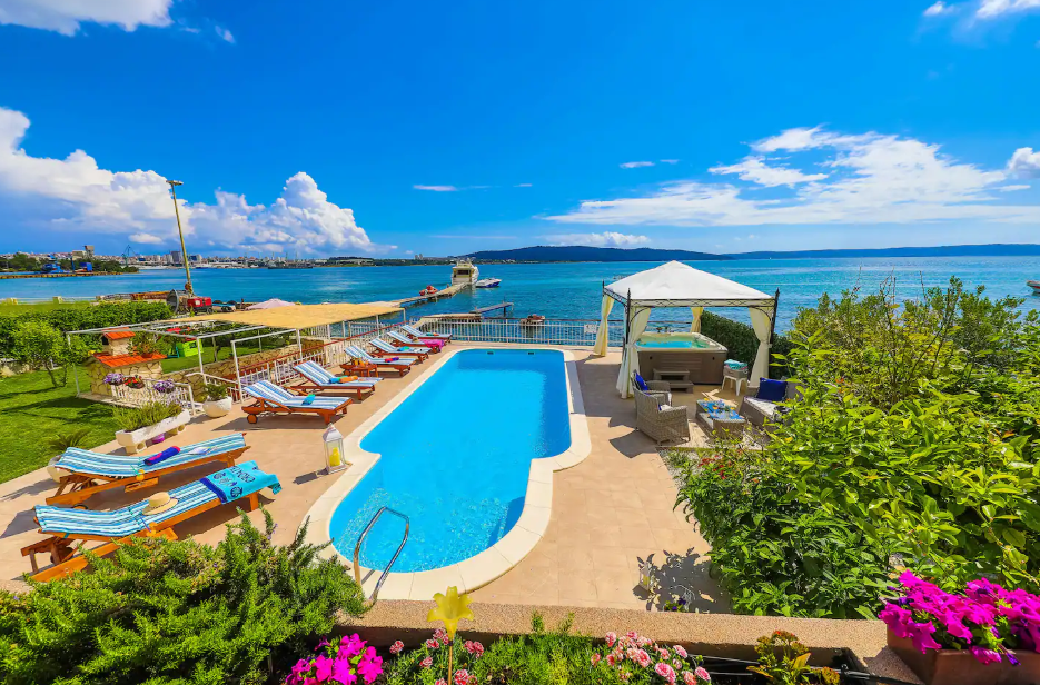 Villa Kastel Sucurac, Croazia, 458 m² - foto 1