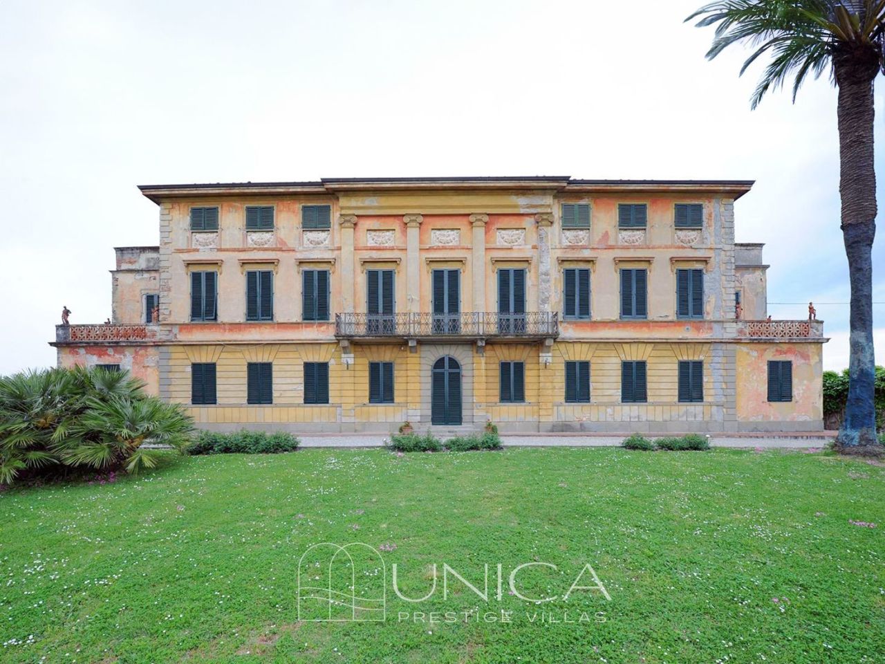 Mansion in Lucca, Italy, 1 580 m² - picture 1