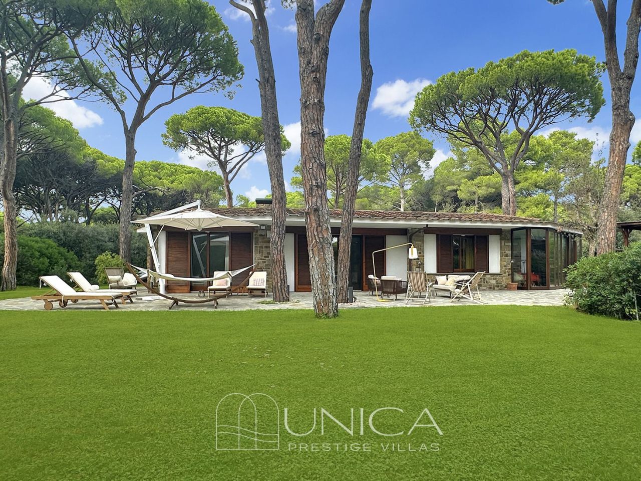 Villa à Castiglione della Pescaia, Italie, 400 m² - image 1