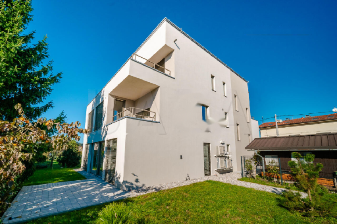Haus in Ljubljana, Slowenien, 593 m² - Foto 1
