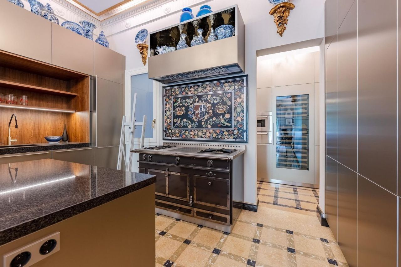 Flat in Barcelona, Spain, 250 m² - picture 3