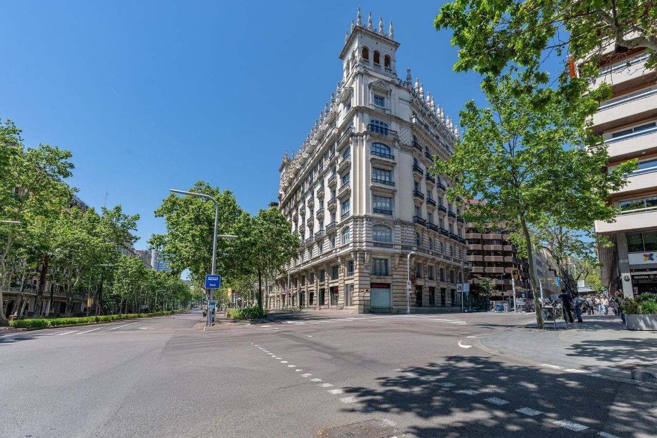 Flat in Barcelona, Spain, 250 m² - picture 16