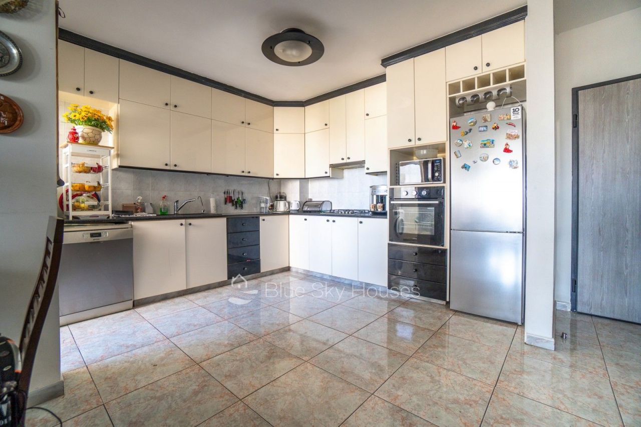 Apartment in Limassol, Cyprus, 94 m² - picture 2