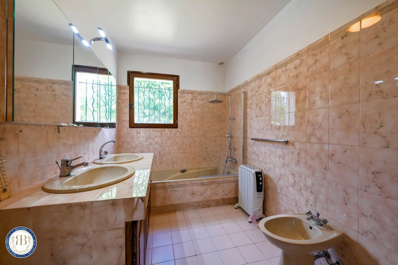 House in Mougins, France, 142 m² - picture 12