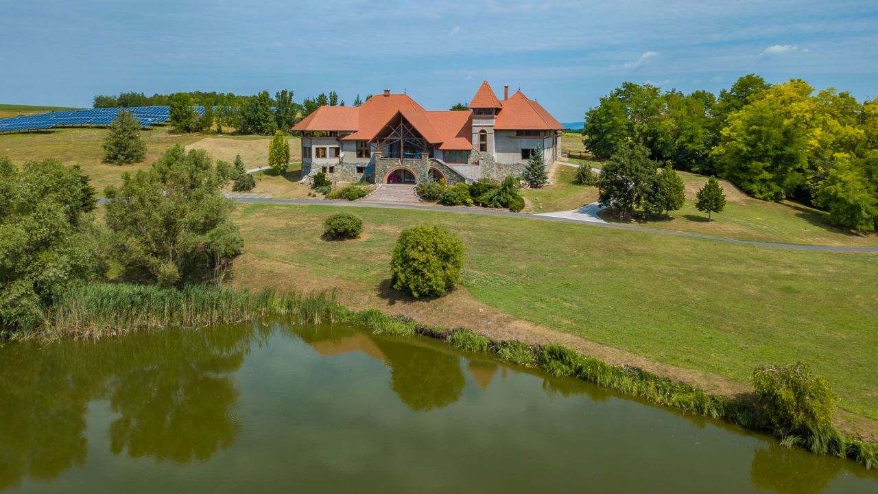 Villa in Siofok, Hungary, 950 m² - picture 2