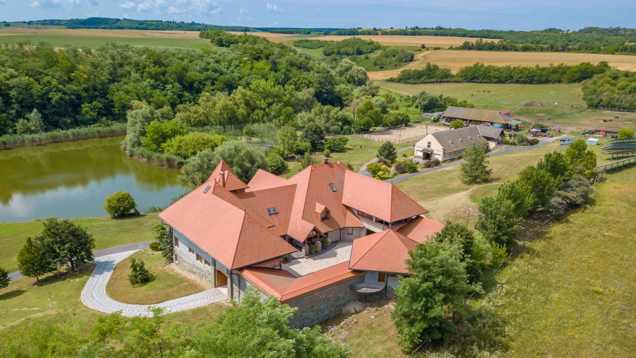 Villa in Siofok, Hungary, 950 m² - picture 4