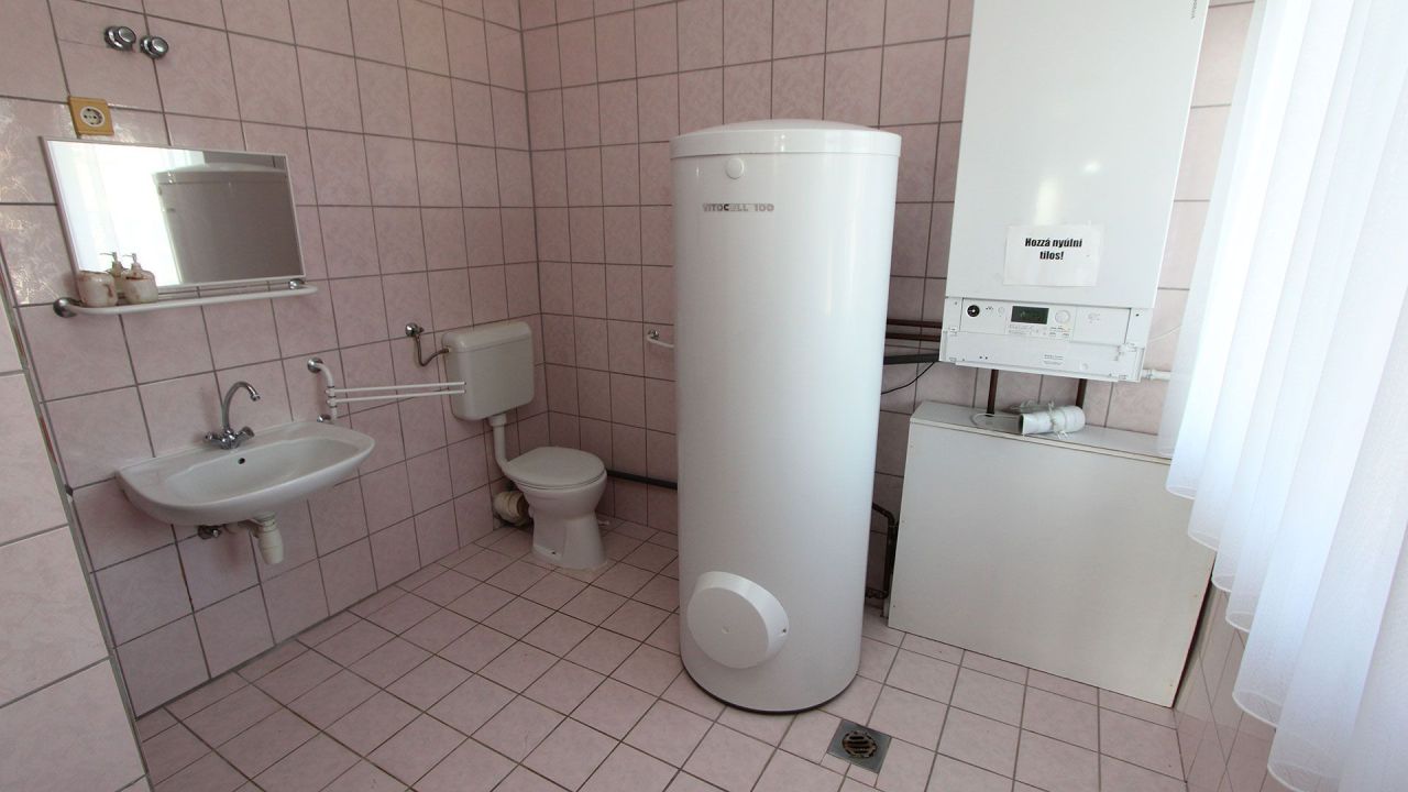 Hotel in Vonyarcvashegy, Hungary, 323 m² - picture 11