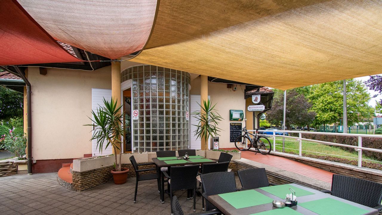 Café, restaurant sur le Balaton, Hongrie, 207 m² - image 12