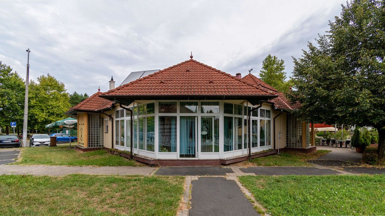 Café, restaurant sur le Balaton, Hongrie, 207 m² - image 1
