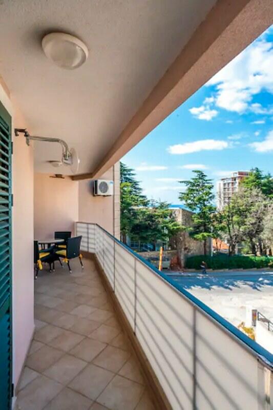 Flat in Petrovac, Montenegro, 84 m² - picture 10