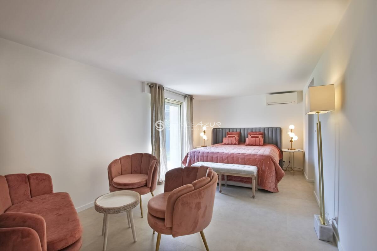 Villa à Antibes, France, 300 m² - image 9