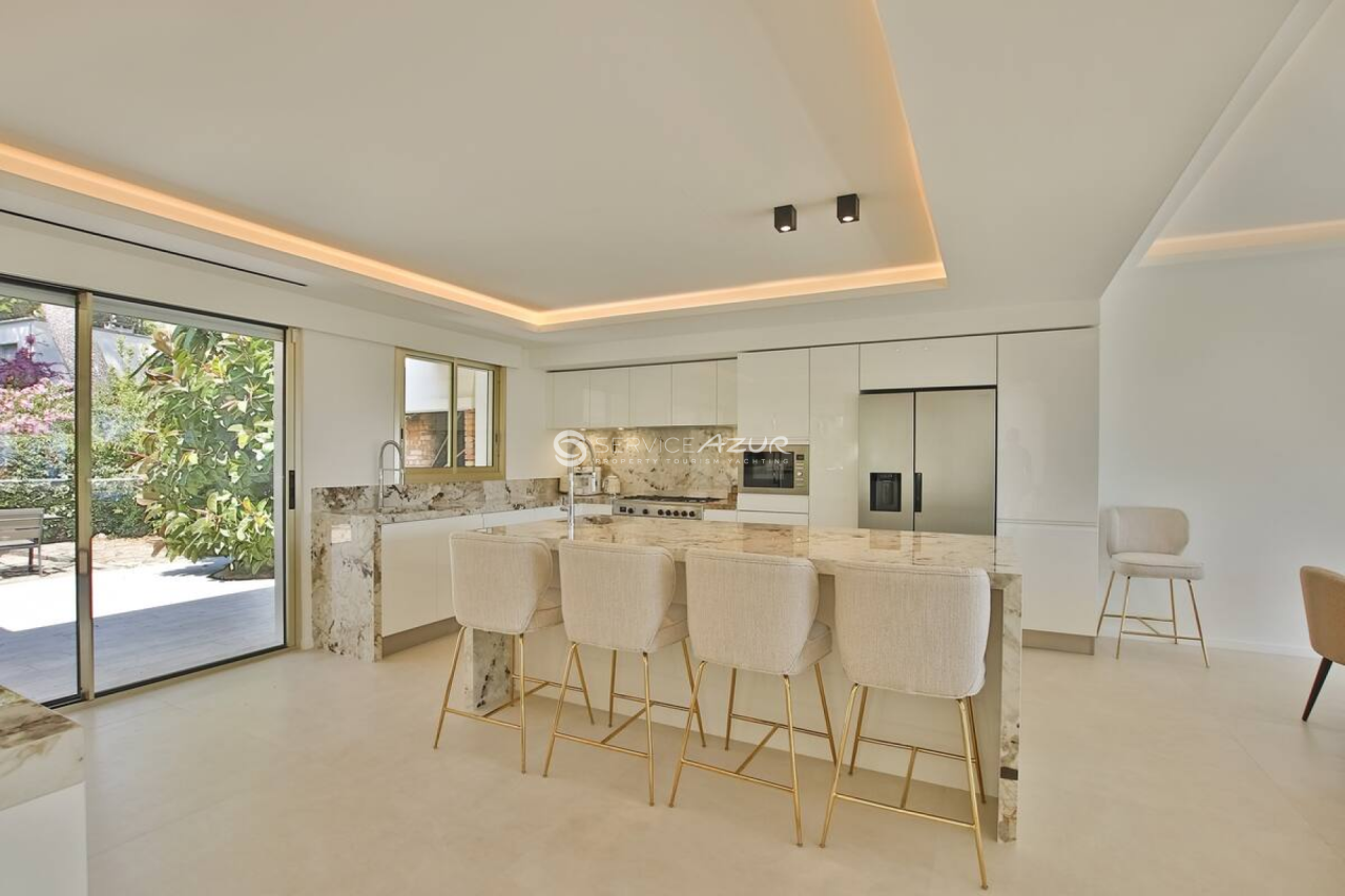 Villa à Antibes, France, 300 m² - image 13