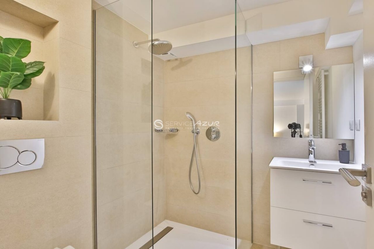 Villa à Antibes, France, 300 m² - image 15