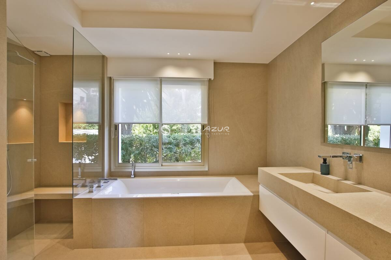 Villa à Antibes, France, 300 m² - image 16