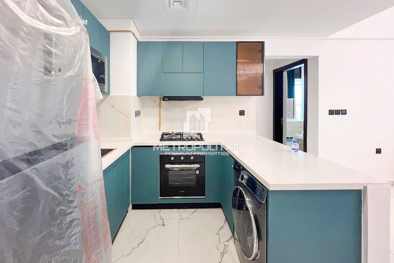 Apartment in Dubai, UAE, 94 m² - picture 2