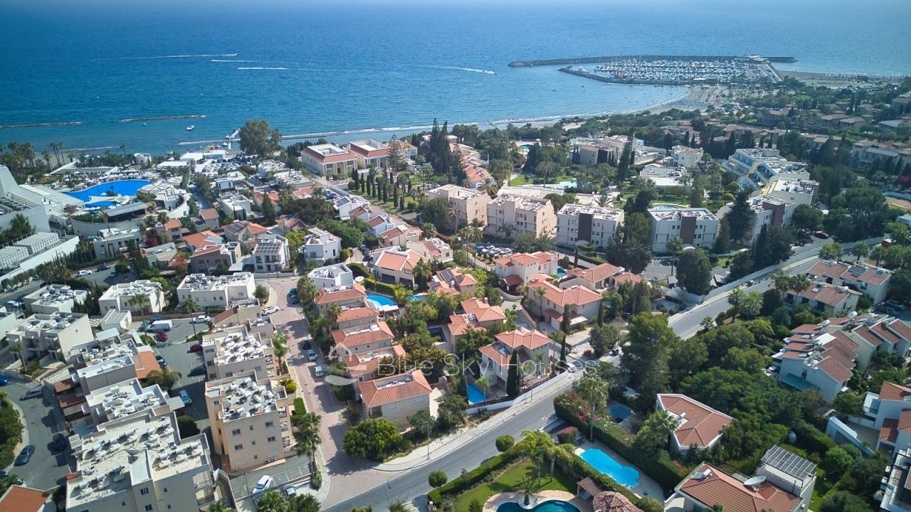 Villa a Limassol, Cipro, 166 m² - foto 1