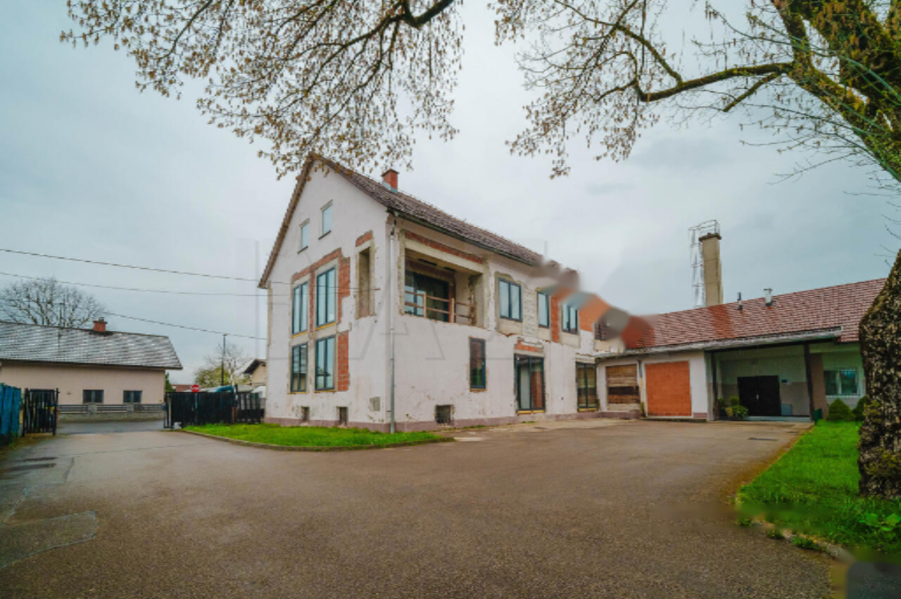 Office in Ljubljana, Slovenia, 1 045 m² - picture 19